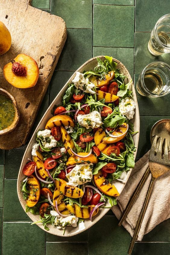 Şeftali Burrata Salatası Tarifi